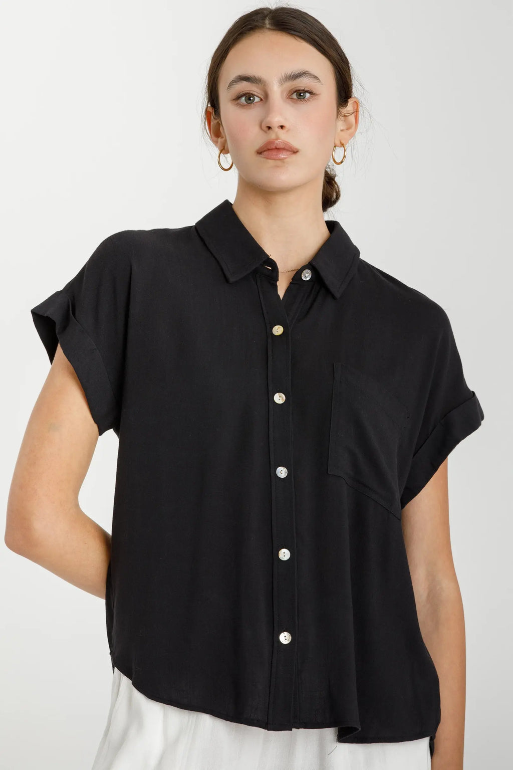 SHORT SLEEVE BUTTON DOWN SHIRT